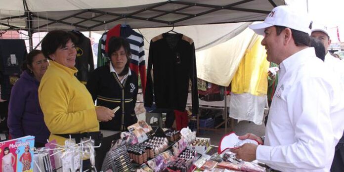 El candidato recorrió el tianguis El candidato recorrió el tianguis