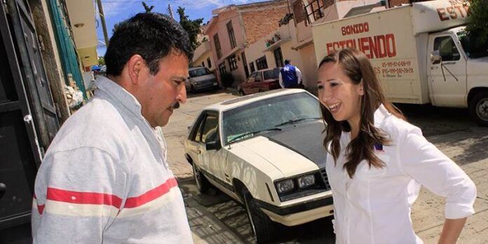 La candidata escuchó a ciudadanos La candidata escuchó a ciudadanos