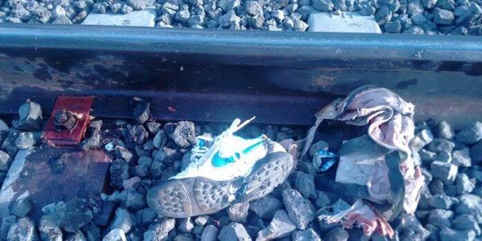 El tenis quedó junto a la vía El tenis quedó junto a la vía