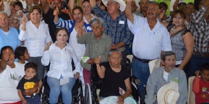 Claudia Anaya en campaña Claudia Anaya en campaña