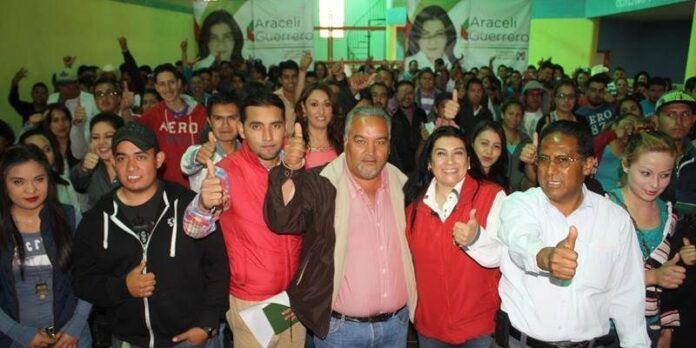 Araceli Guerrero se reunió con jóvenes de Pinos Araceli Guerrero se reunió con jóvenes de Pinos