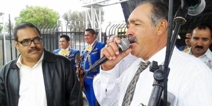 Líder migrante encabeza festejos