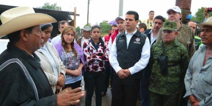 Miguel Alonso en zona afectada por lluvias