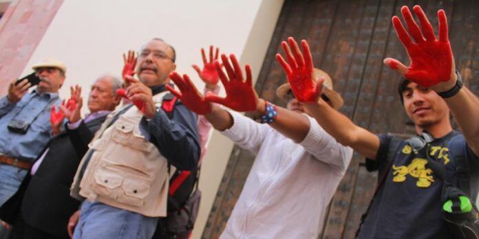 Exigen esclarecer homicidios