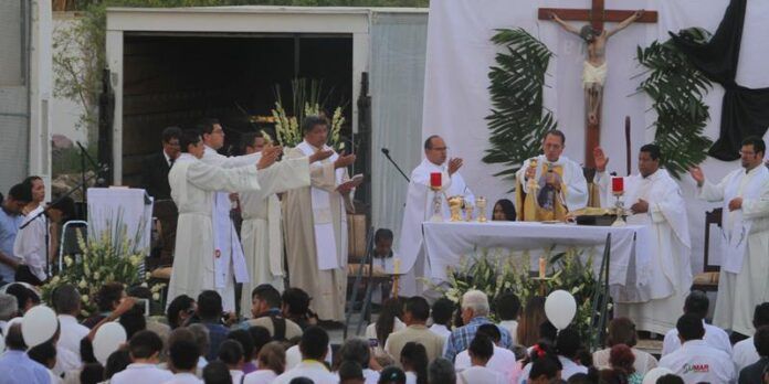 Obispo ofrece misa en Mazapil Obispo ofrece misa en Mazapil