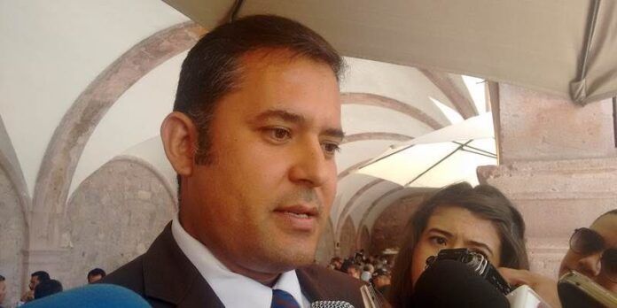 Juan Enríquez, solo encargado de la promoción. Juan Enríquez, solo encargado de la promoción.