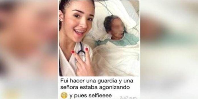 Selfie de la estudiante Selfie de la estudiante