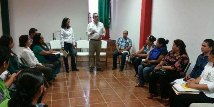Capacitan a psicólogos del municipio