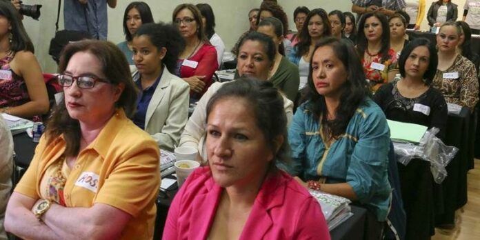 Representantes de partidos acuden al curso