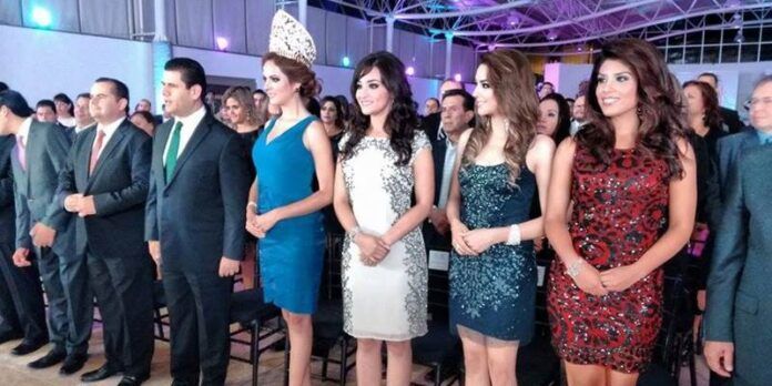 Autoridades y candidatas a reina