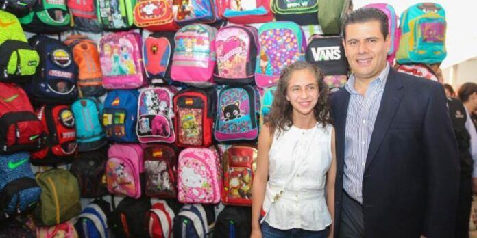 Miguel Alonso con clienta