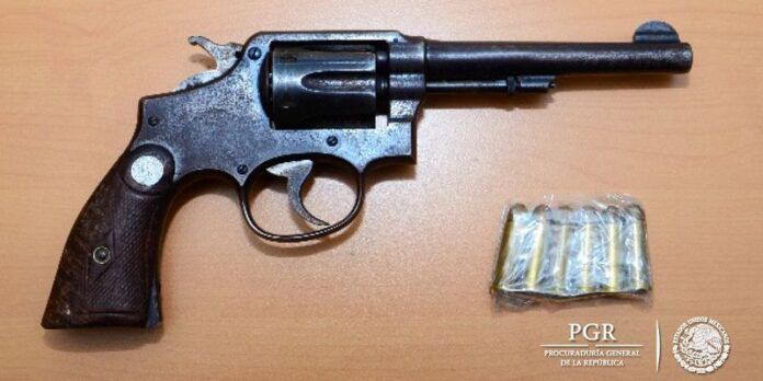 Revólver calibre 38 asegurado Revólver calibre 38 asegurado