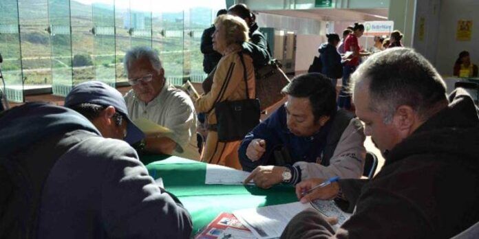 Llenan solicitudes de empleo