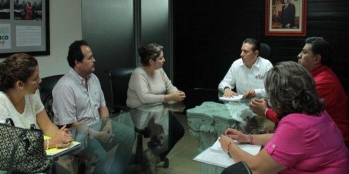 Pedro Inguanzo con empresarios del Teúl
