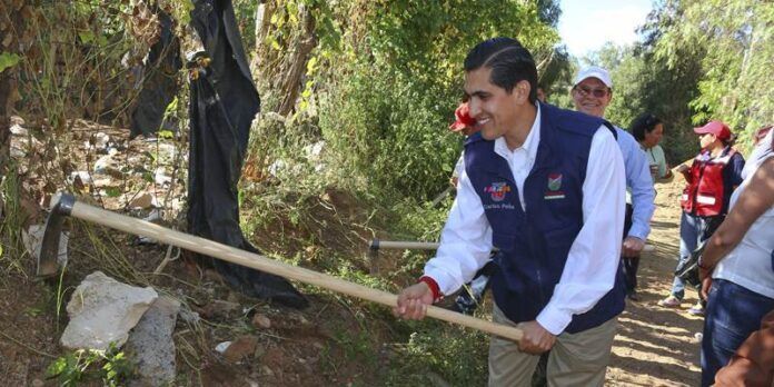 Carlos Peña colabora al inicio del programa Carlos Peña colabora al inicio del programa