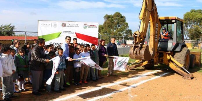 Arranca construcción de cancha Arranca construcción de cancha
