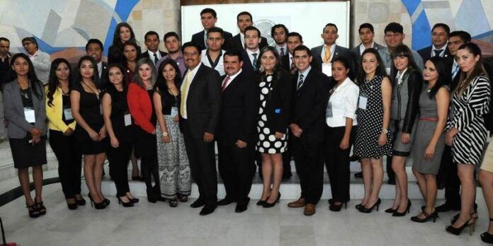 Autoridades municipales dieron la bienvenida a los jóvenes Autoridades municipales dieron la bienvenida a los jóvenes