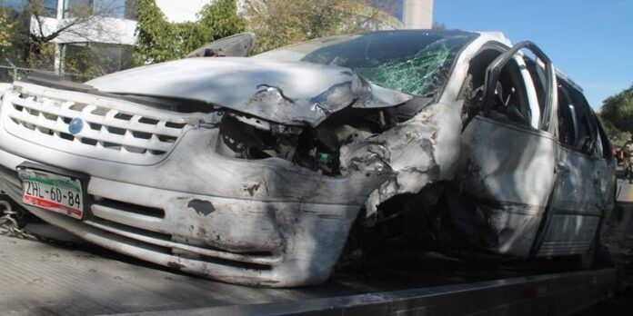 La camioneta quedó con severos daños. La camioneta quedó con severos daños.