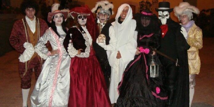 Jóvenes teatreros del grupo Leyendas de Zacatecas
