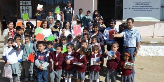 Alumnos con sus nuevos útiles Alumnos con sus nuevos útiles