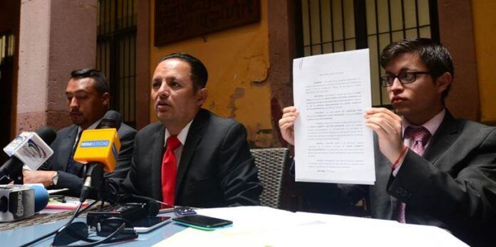 Ofrece rueda de prensa Ofrece rueda de prensa