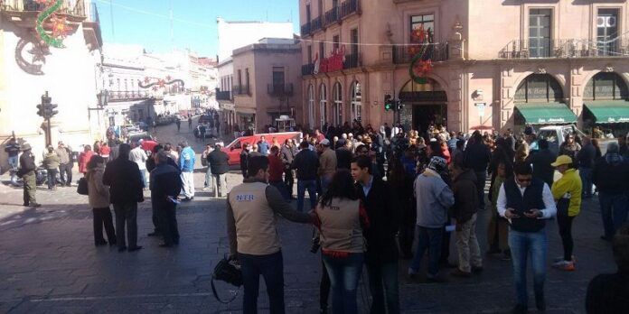 Docentes afectan las vialidades Docentes afectan las vialidades