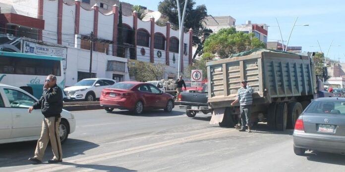 Obstruyó 2 carriles
