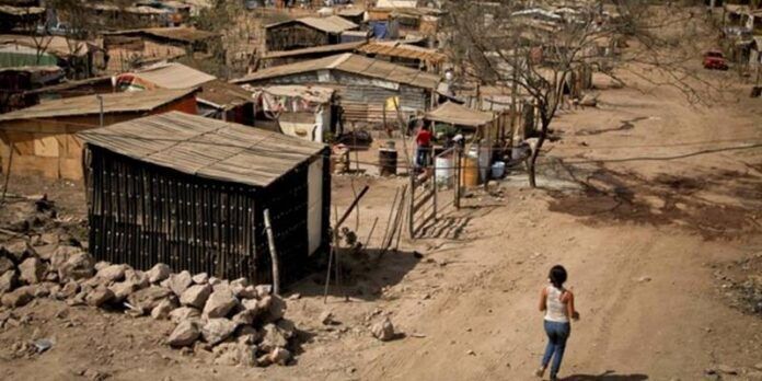 Hay millones de pobres en México. Hay millones de pobres en México.