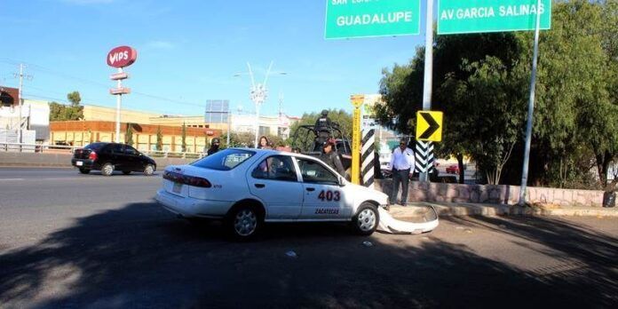 Pretendía salir del bulevar hacia centros comerciales Pretendía salir del bulevar hacia centros comerciales