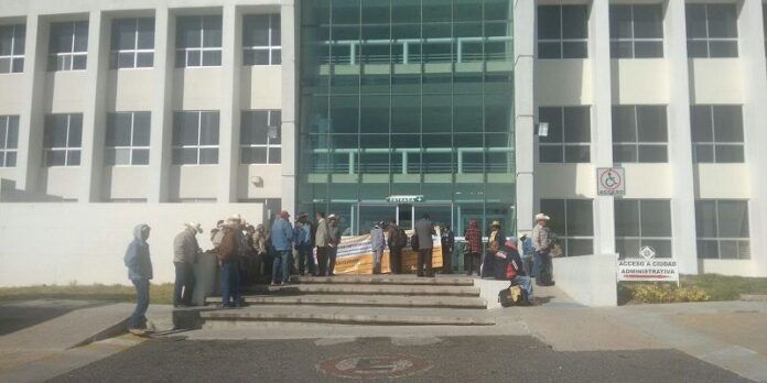 Unas 25 personas realizaron la toma Unas 25 personas realizaron la toma