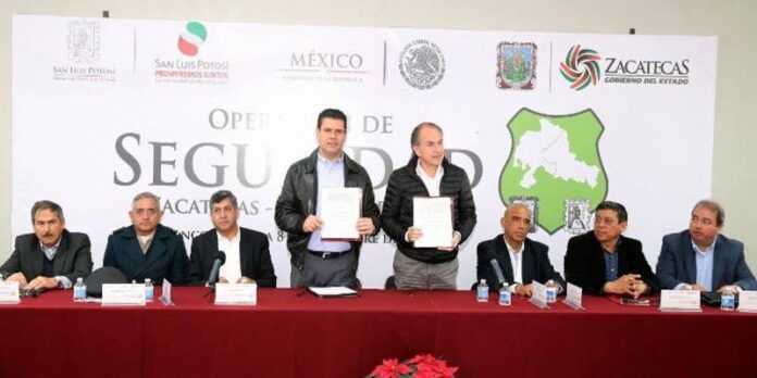 Los gobernadores firmaron el convenio. Los gobernadores firmaron el convenio.