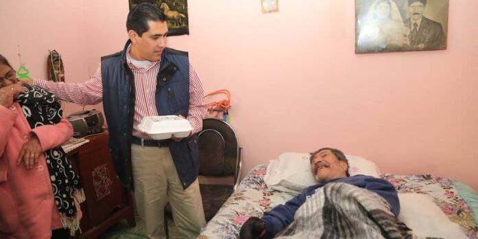 Carlos Peña visitó a don Pedro de Santiago. Carlos Peña visitó a don Pedro de Santiago.