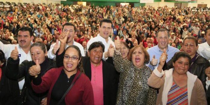 Entregan apoyos en Fresnillo