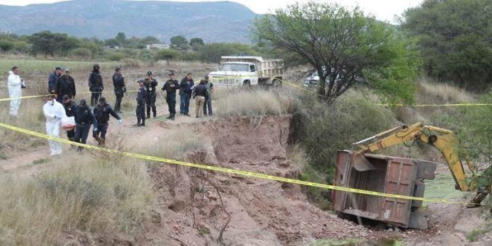 Policías acordonan la zona Policías acordonan la zona