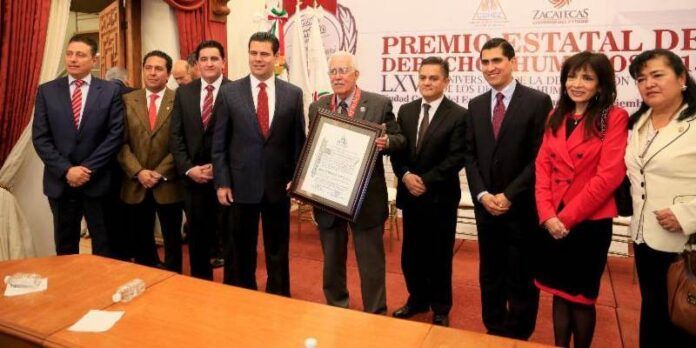 Gobernador entrega presea