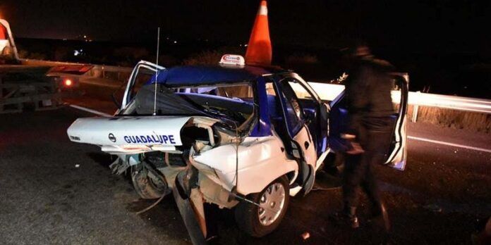 Un taxi, entre los 4 vehículos involucrados Un taxi, entre los 4 vehículos involucrados