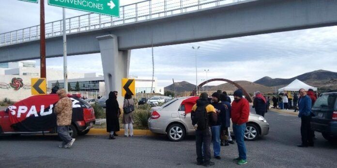 Impidieron el paso de vehículos Impidieron el paso de vehículos