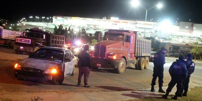 Honda Civic recibe golpe lateral