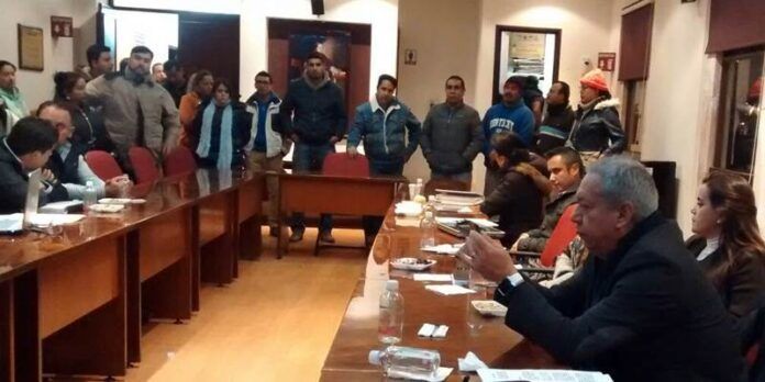 Confrontan a diputados Confrontan a diputados