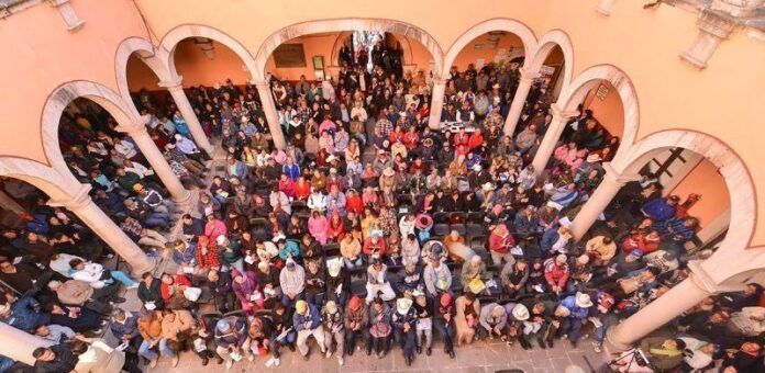 Beneficiaron a adultos de la ciudad y comunidades Beneficiaron a adultos de la ciudad y comunidades