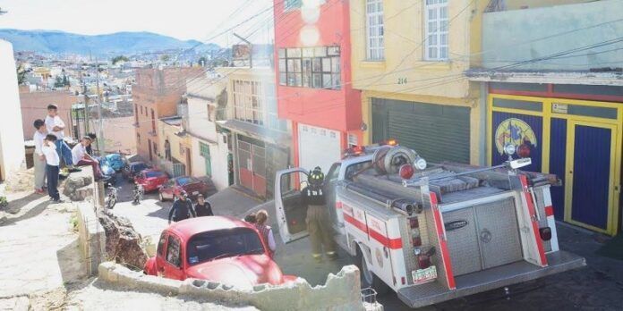 Acudieron policías y bomberos Acudieron policías y bomberos