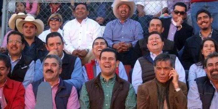 Miguel Alonso con acompañantes
