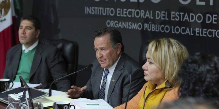 Virgilio Rivera en sesión del IEEZ Virgilio Rivera en sesión del IEEZ