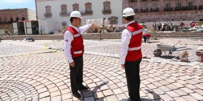 Miguel Alonso en remodelación de Plaza de Armas Miguel Alonso en remodelación de Plaza de Armas
