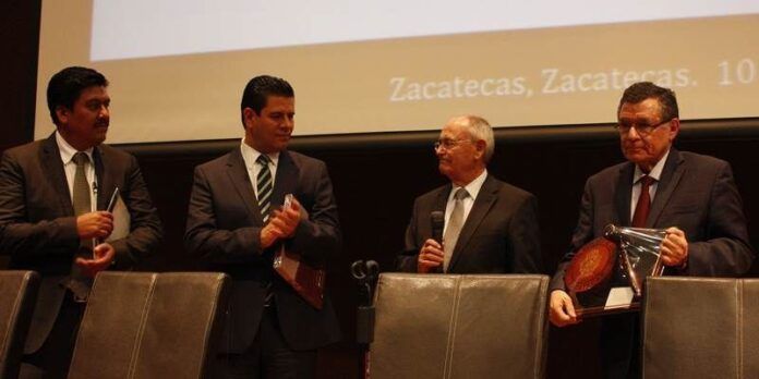 Magistrado presidente y gobernador encabezan el festejo