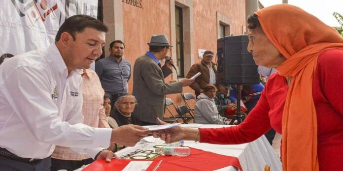 El alcalde entregó los apoyos El alcalde entregó los apoyos
