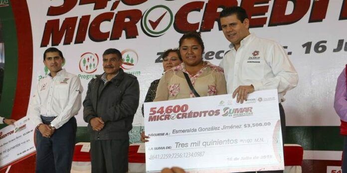 Entrega de microcréditos Entrega de microcréditos