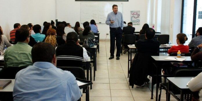 Pablo Héctor González impartió el curso Pablo Héctor González impartió el curso
