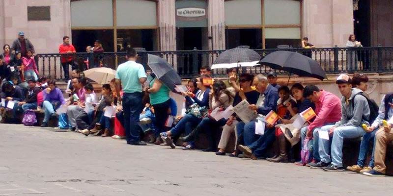gente esperando 3