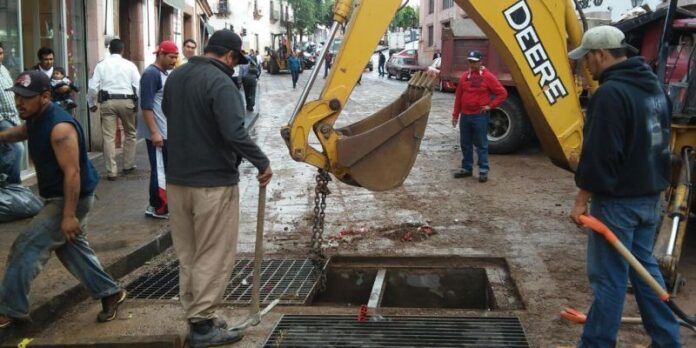 Limpieza de la Avenida Hidalgo Limpieza de la Avenida Hidalgo